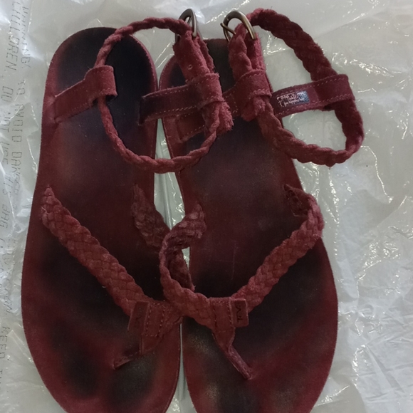 Teva maroon ankle strap outdoor foam sandals 9 - Picture 3 of 7
